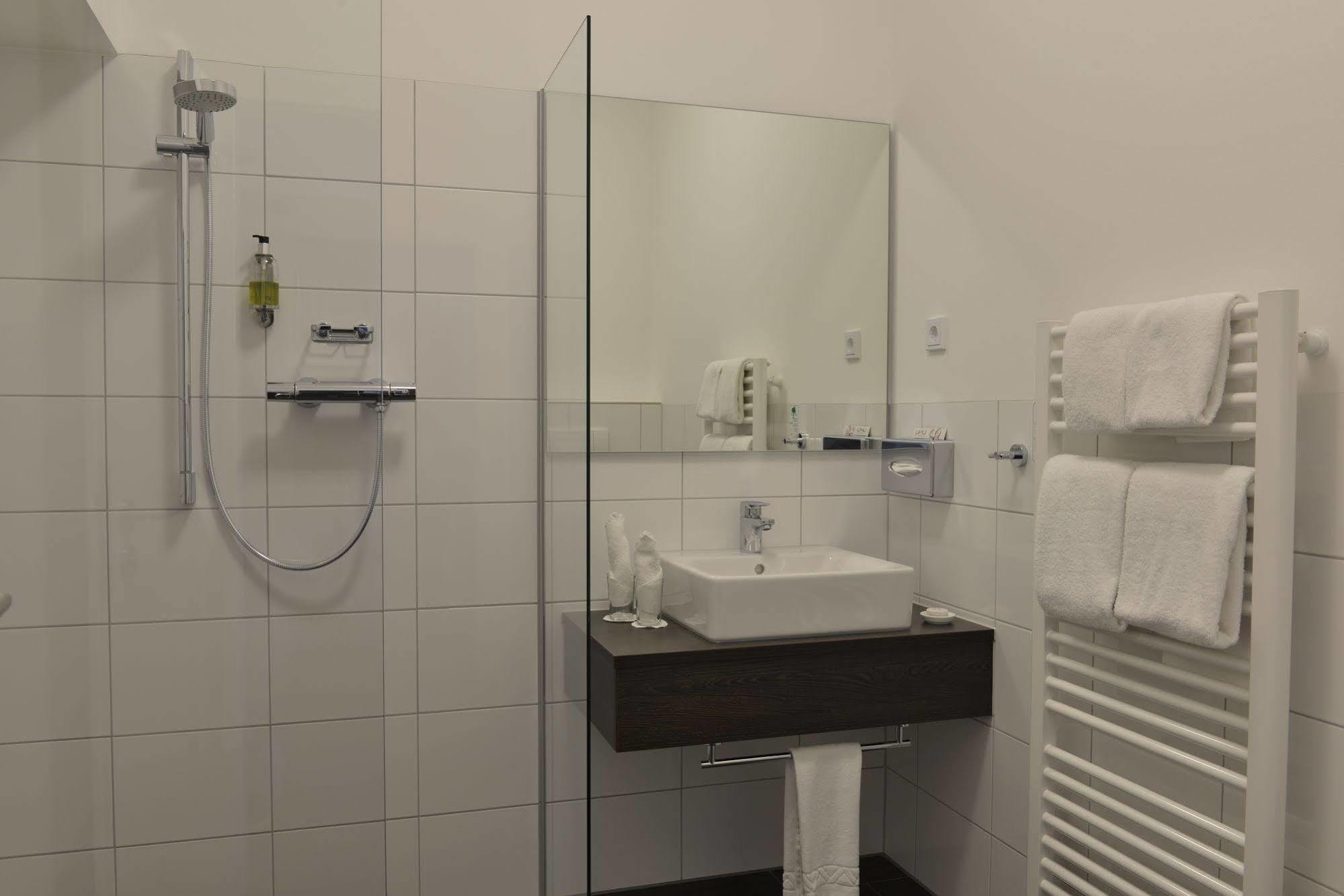 Uhu Gaestehaus Superior Κολωνία Εξωτερικό φωτογραφία